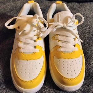 Women's Size 8 White And Yellow Sneakers